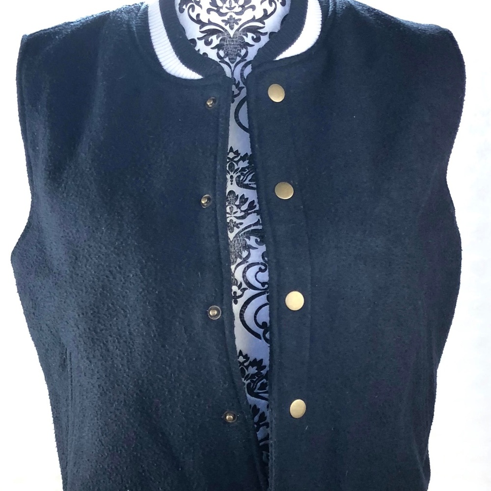 🆕Hot Topic Blue Varsity Vest NWT Size Medium